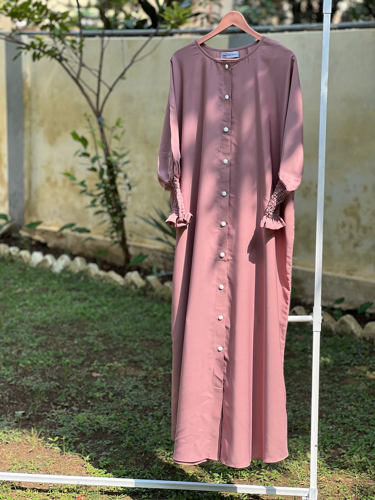 Rifle – T-Pink (The effortless Button-Down Abayah 🌸)