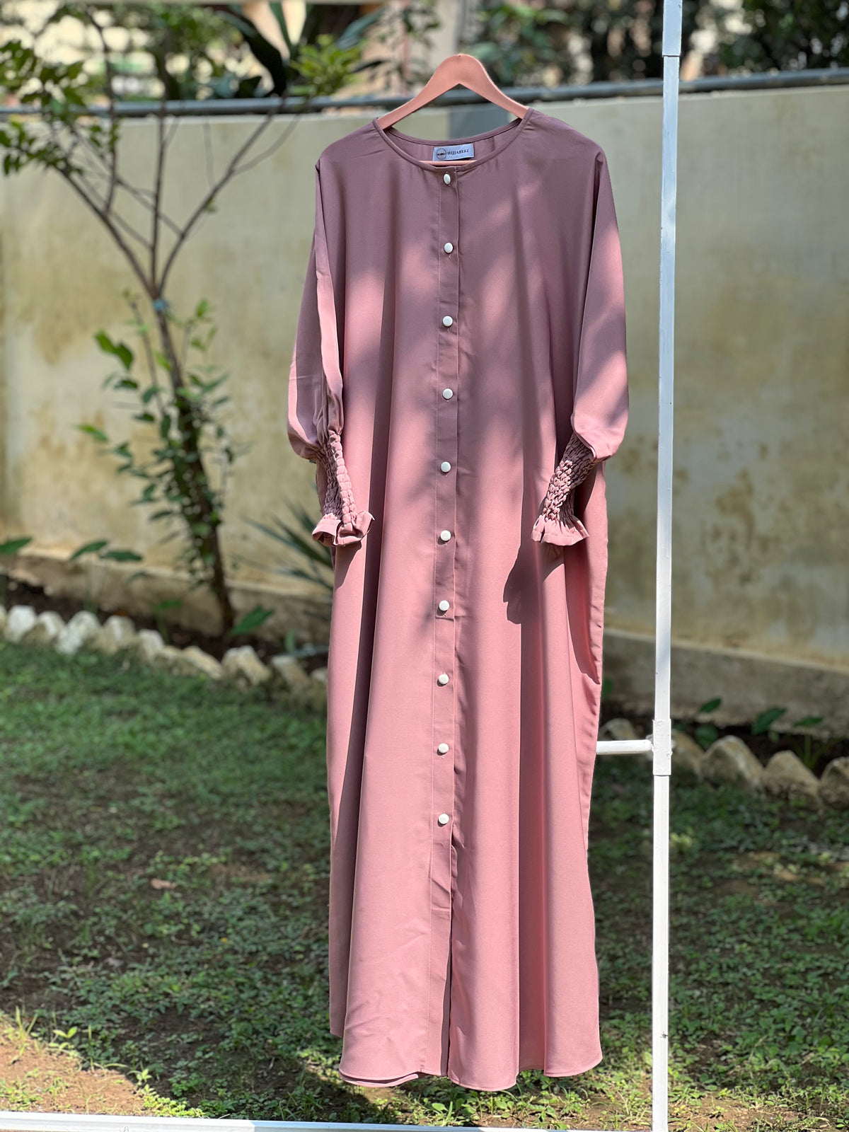 Rifle – T-Pink (The effortless Button-Down Abayah 🌸)