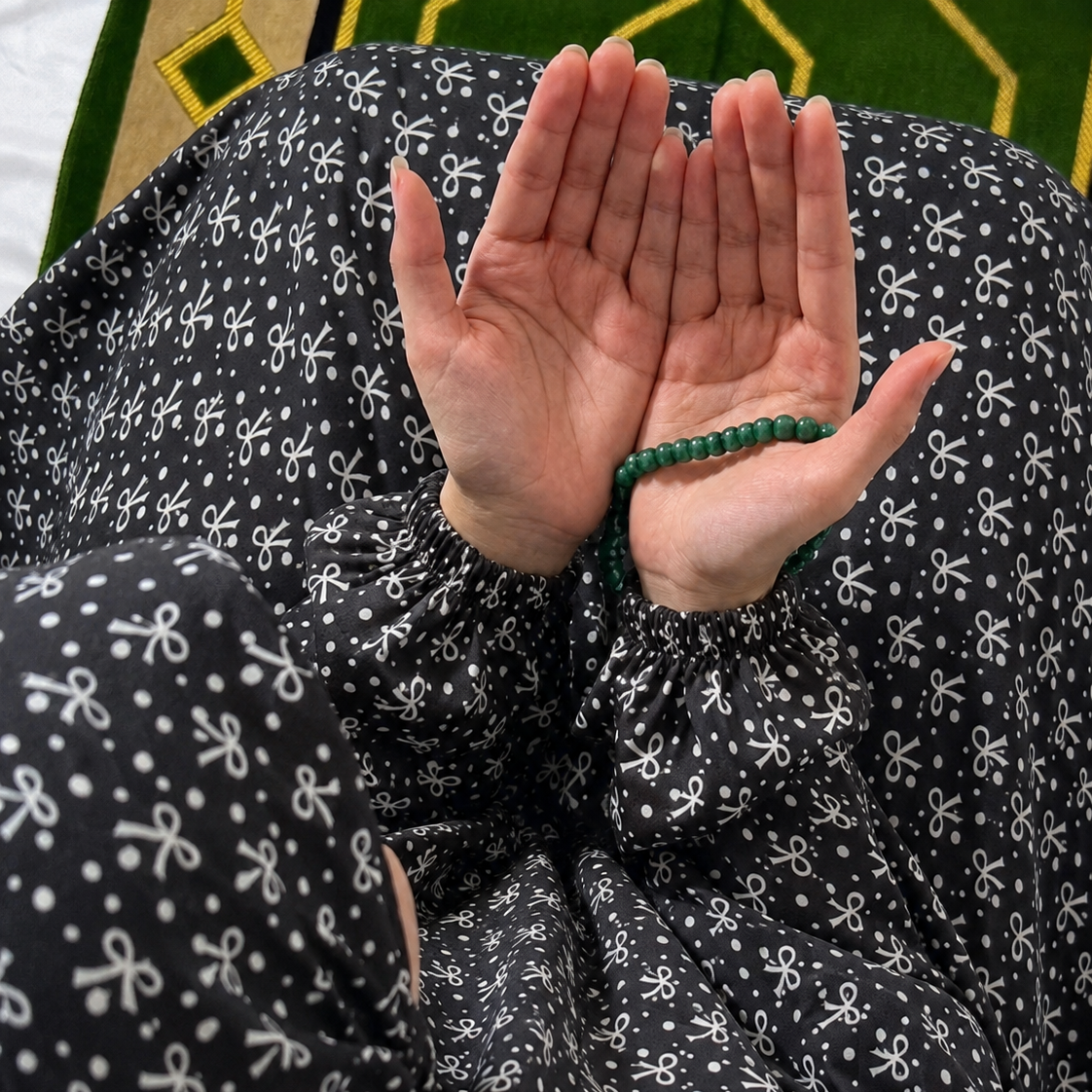 Printed Namaz Chadar with sleeves and Naqab- NC3325