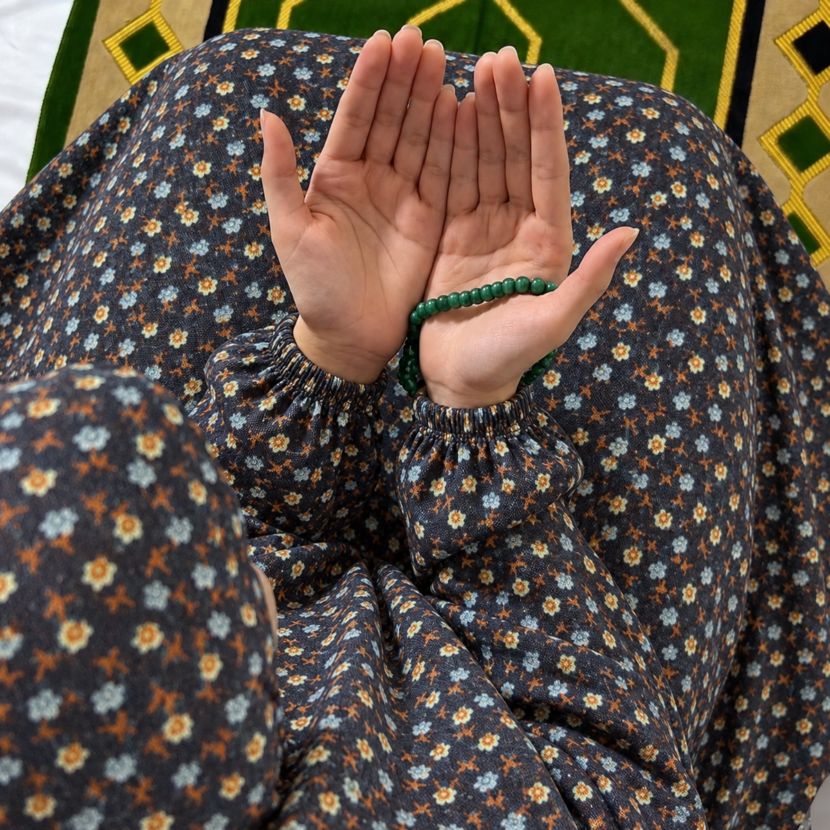 Printed Namaz Chadar with sleeves and Naqab- NC3414