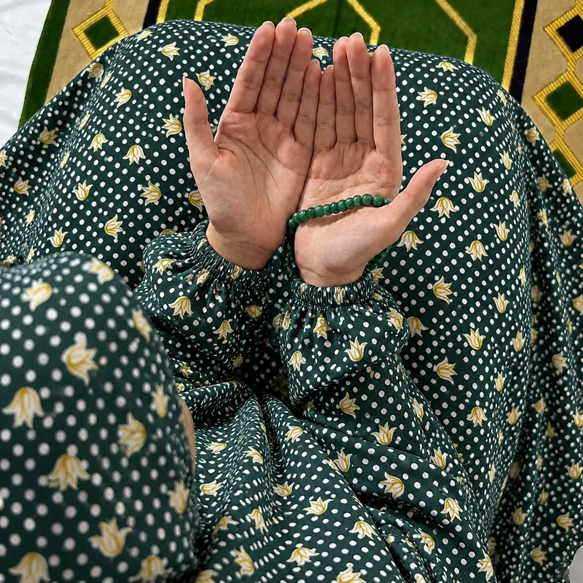 Printed Namaz Chadar with sleeves and Naqab- NC3447