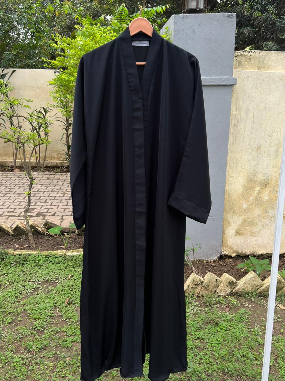 PLAIN CLASSIC ABAYA VOLUME 1 - BLACK