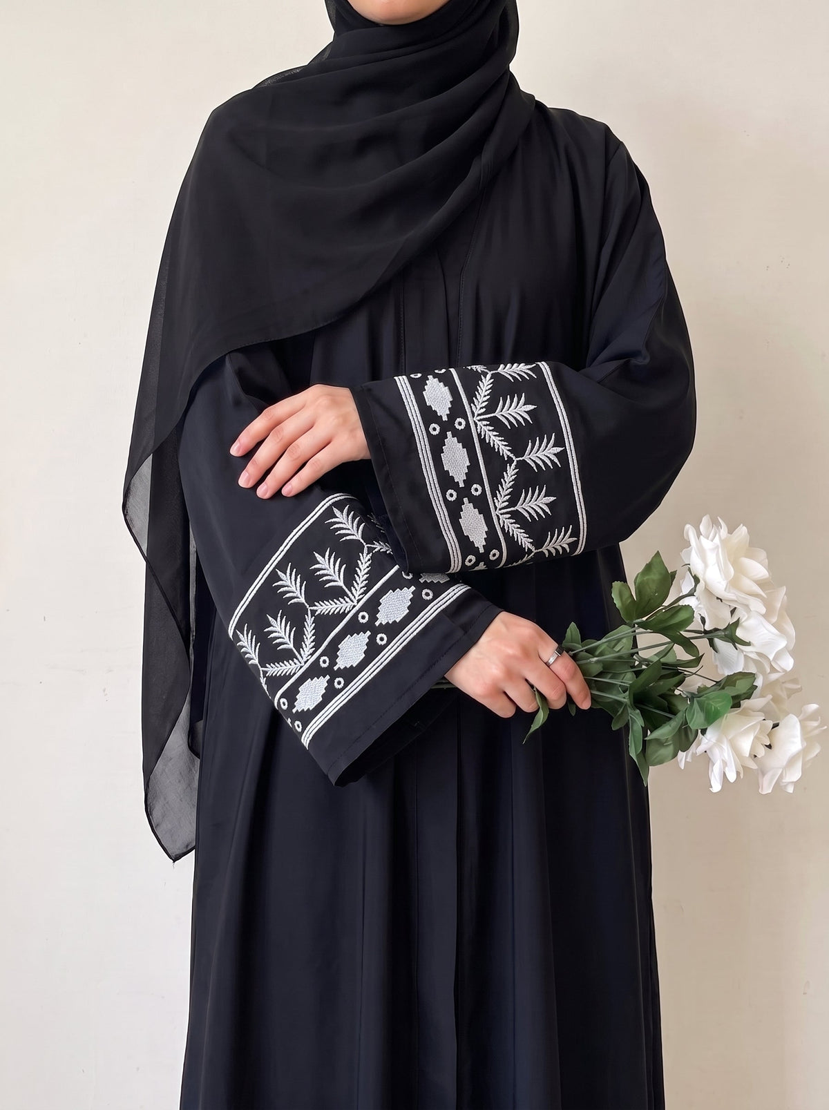 Willow Abayah- Black