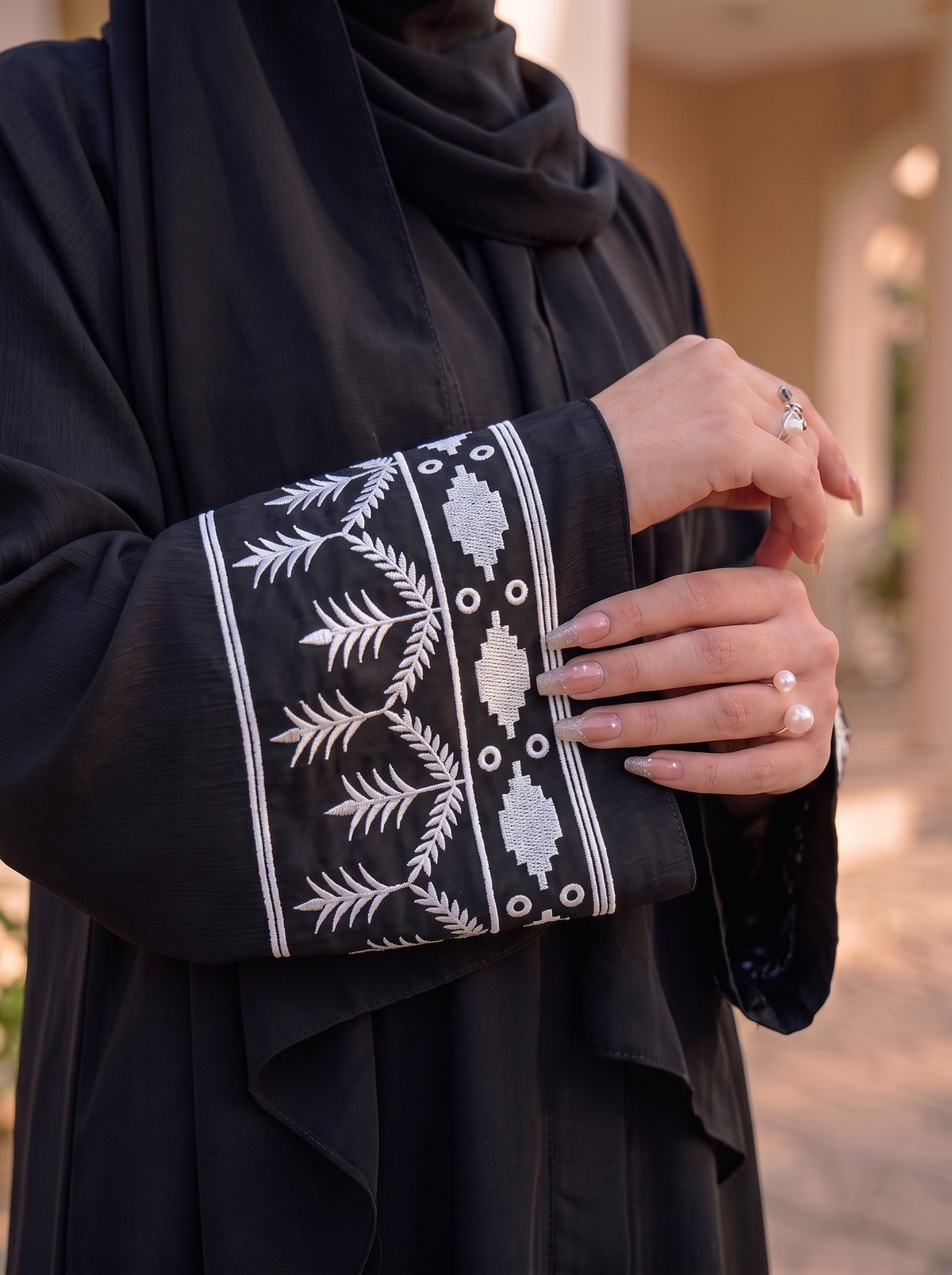 Willow Abayah- Black