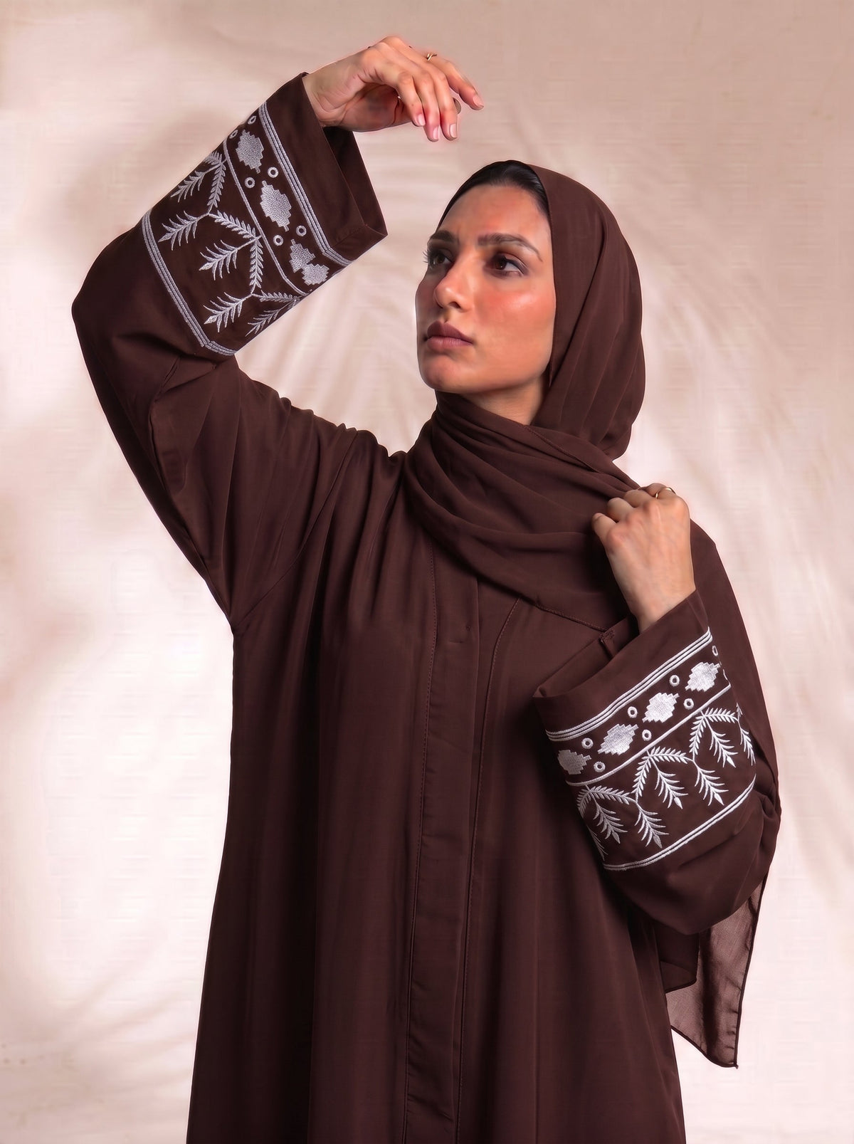 Willow Abayah- Seal Brown