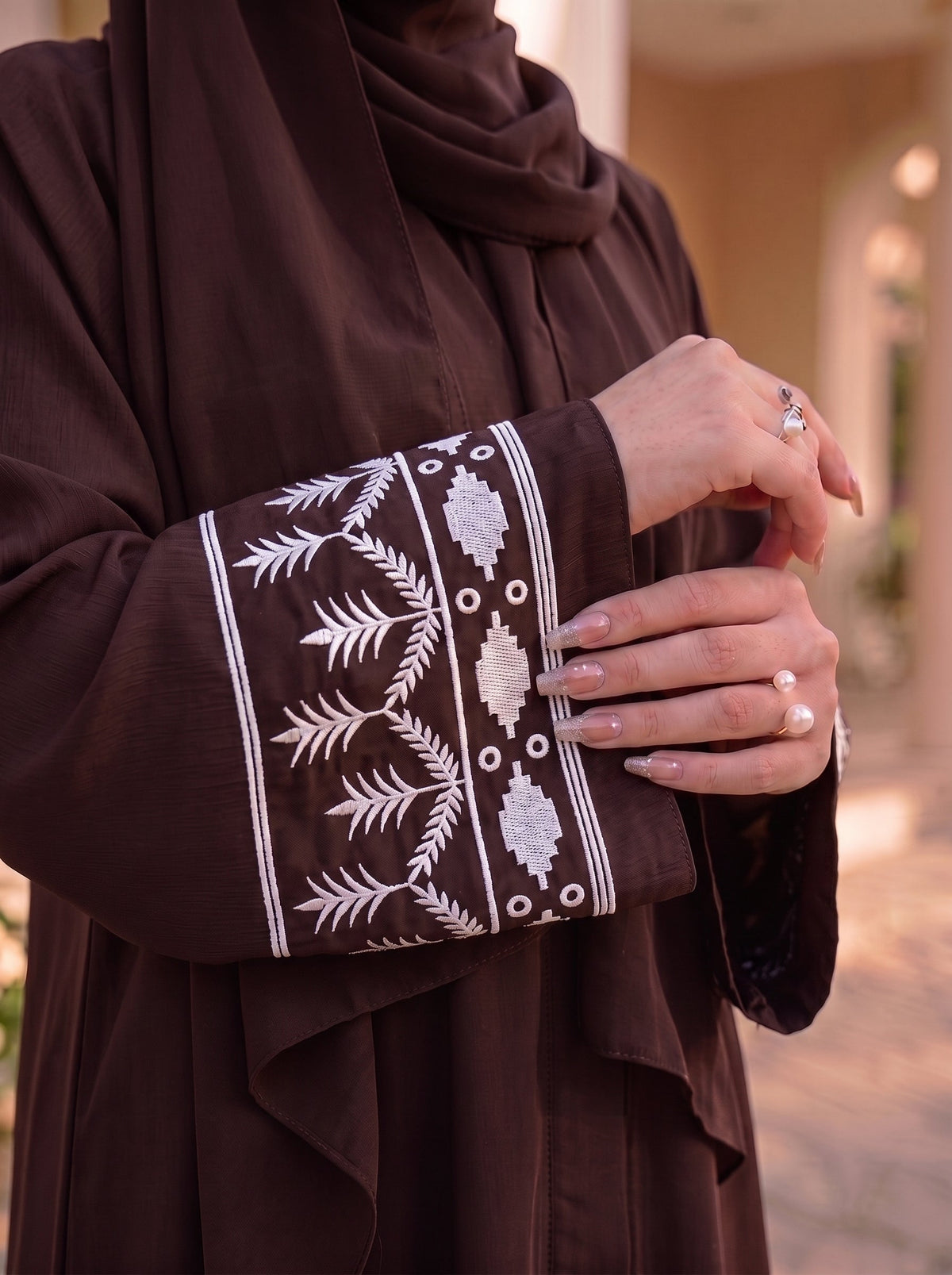 Willow Abayah- Seal Brown