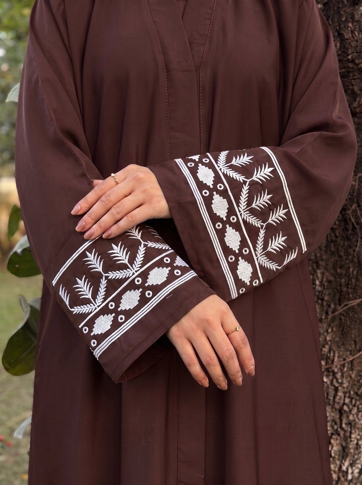 Willow Abayah- Seal Brown