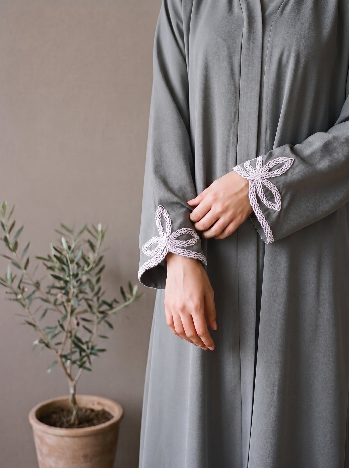 Leaf Cutwork Abayah - Smoky Grey