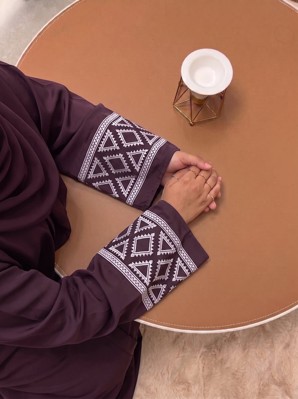 The Prism Abayah - Dark plum